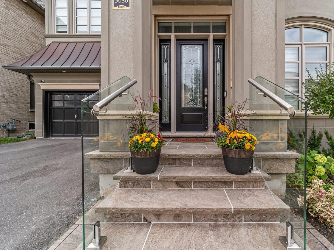 Stainless handrail fixed to glass panels on front steps